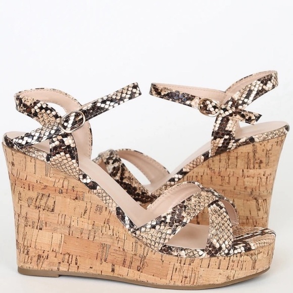 Lulu’s wedges size 7. Snakeskin print. - Picture 2 of 9